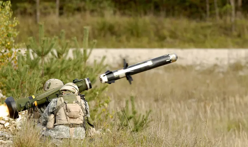 ВСУ показали на видео, как Javelin уничтожает БМП россиян