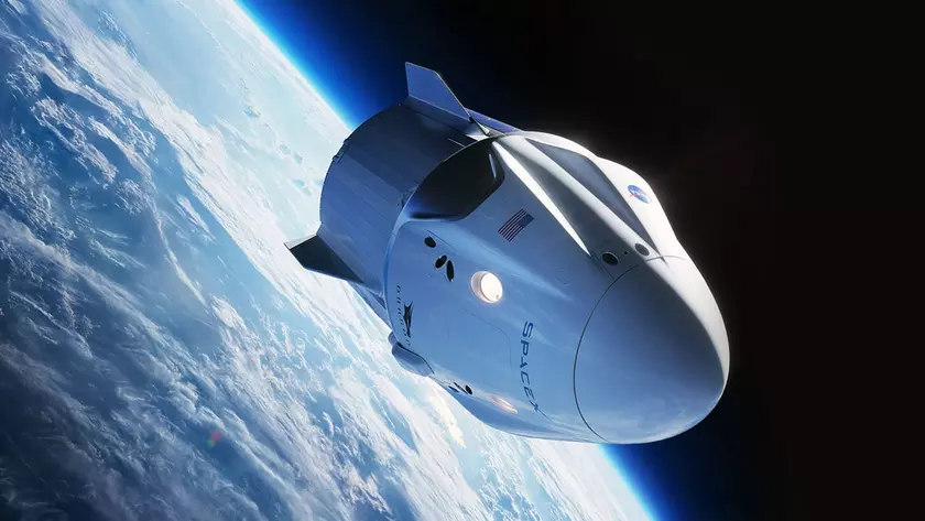 Корабль Crew Dragon на орбите