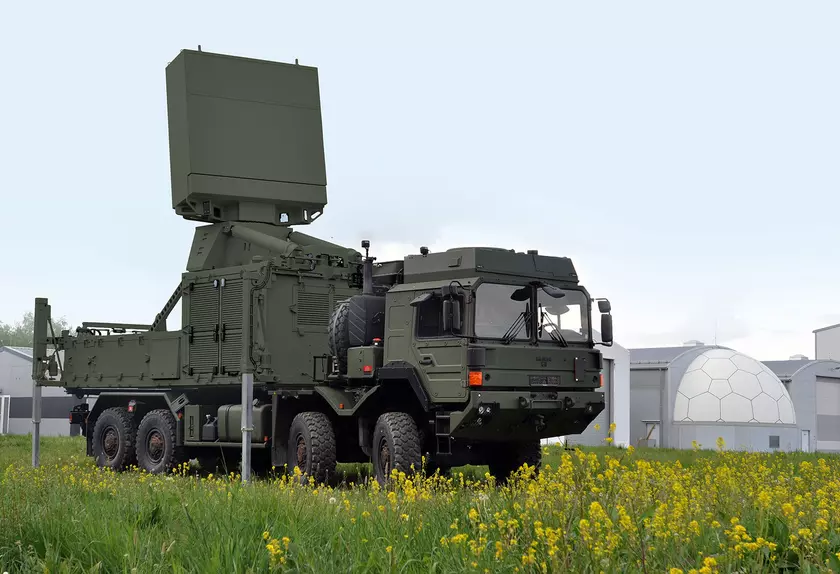 Германия передала Украине новый пакет помощи, в который вошли РЛС TRML-4D, мостоукладчики BIBER и грузовики Mercedes-Benz Zetros