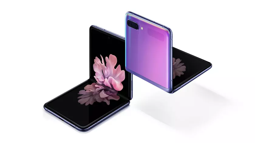 Оригинальная раскладушка Galaxy Flip начала получать One UI 5.1 с новыми функциями