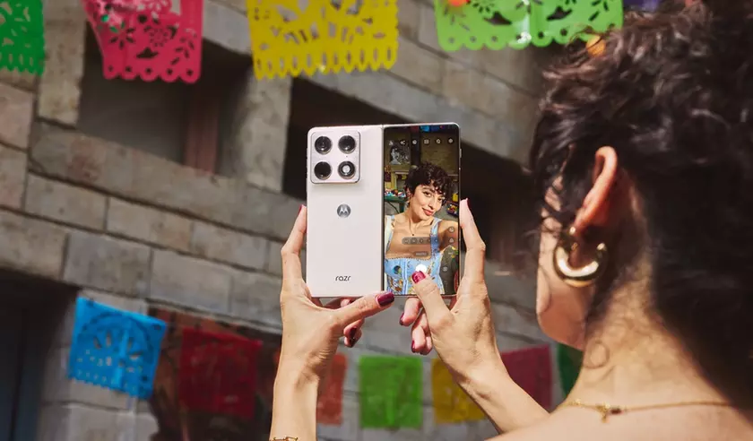Motorola Razr Fold: Retro Charm Meets Futuristic Design