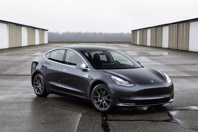 Tesla отзывает почти полмиллиона автомобилей Model 3 и Model S из-за технических дефектов