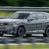 Мініатюра BMW X5 на дорогою під час тестів