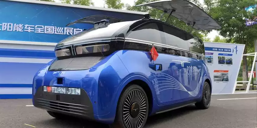 В Китае создали беспилотный автомобиль без руля, который заряжается от энергии Солнца