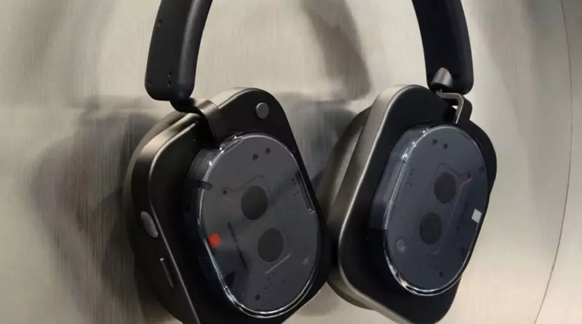 Unpacking the Nothing Headphone (1): Style Meets Substance