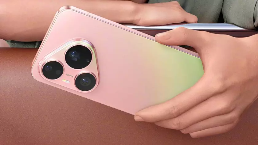 Смартфон Huawei Pura 90 Pro в руках