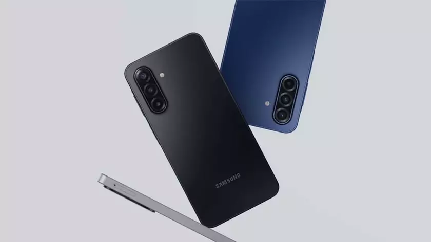 Три смартфона Samsung Galaxy Buddy 5 в различных цветах