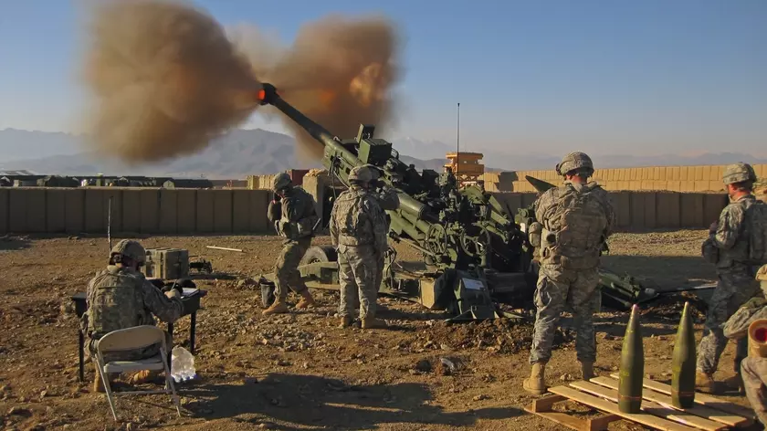 Гаубица M777 уничтожила батарею российских самоходных установок 2С3 «Акация» (видео)