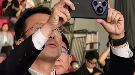 Голова Huawei "випадково" засвітив ще не представлений флагманський смартфон Pura 80 (можливо, Ultra)