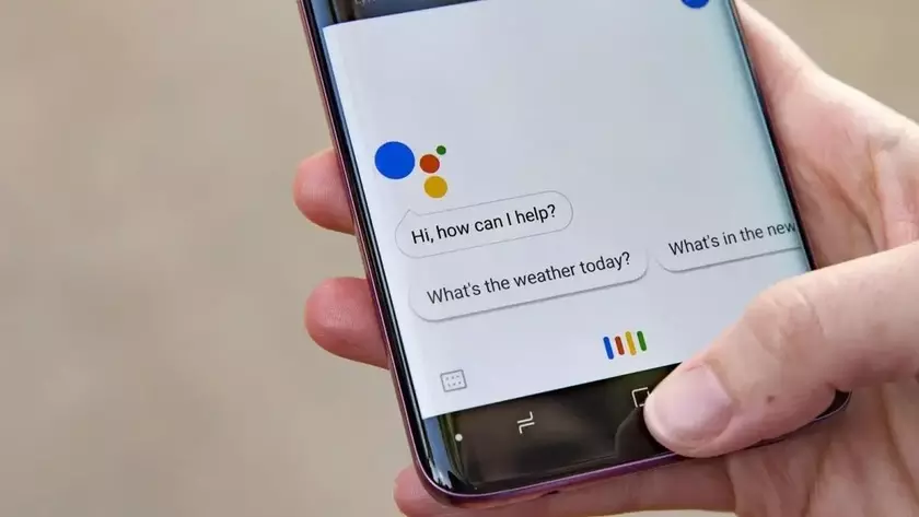 Как Samsung интегрирует Google Ассистент в свои смартфоны
