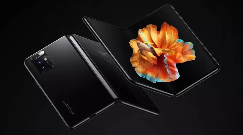 Стали известны характеристики сгибаемого смартфона Xiaomi MIX FLIP – Snapdragon 888, два экрана на 90 Гц и 108-МП камера