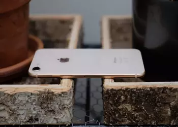 Apple resumed sales of refurbished iPhone 8: now it's the cheapest iPhone, also with headphones and charger included