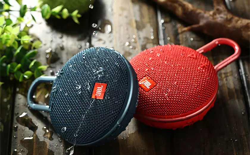 Беспроводную колонку JBL Clip 3 с защитой IPX7, портом AUX и карабином продают на AliExpress со скидкой