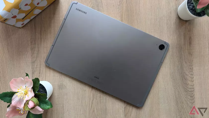 Samsung планирует выпуск One UI 7 для Galaxy Tab S9 FE летом