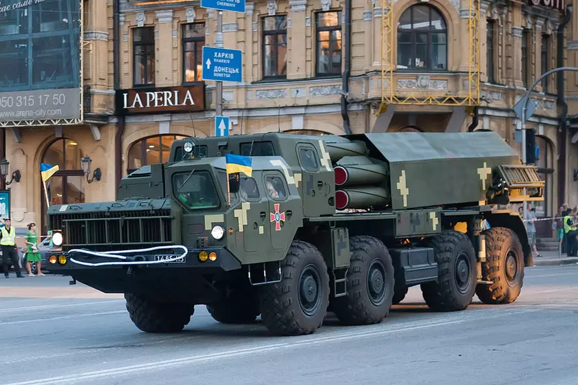 Украина анонсировала реактивную систему залпового огня «Вільха» на новом шасси