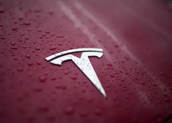 Суд обязал Tesla выплатить $243 млн за смертельное ДТП с участием автопилота