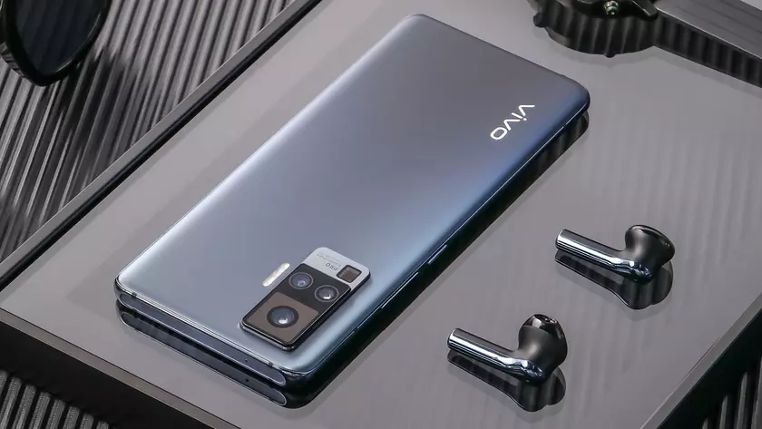 Vivo дарит бюджетник Y1s при покупке флагмана X50 Pro