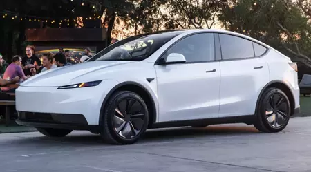 Без панорамного даху та з тканинними сидіннями: Tesla представила найдешевший Model Y