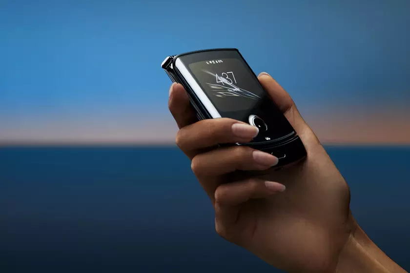 Motorola RAZR: «раскладушка» с POLED-дисплеем, процессором Snapdragon 710, 6 ГБ ОЗУ, ОС Android и ценником в $1500