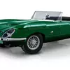 Миниатюра LEGO Jaguar E-Type с открытым капотом