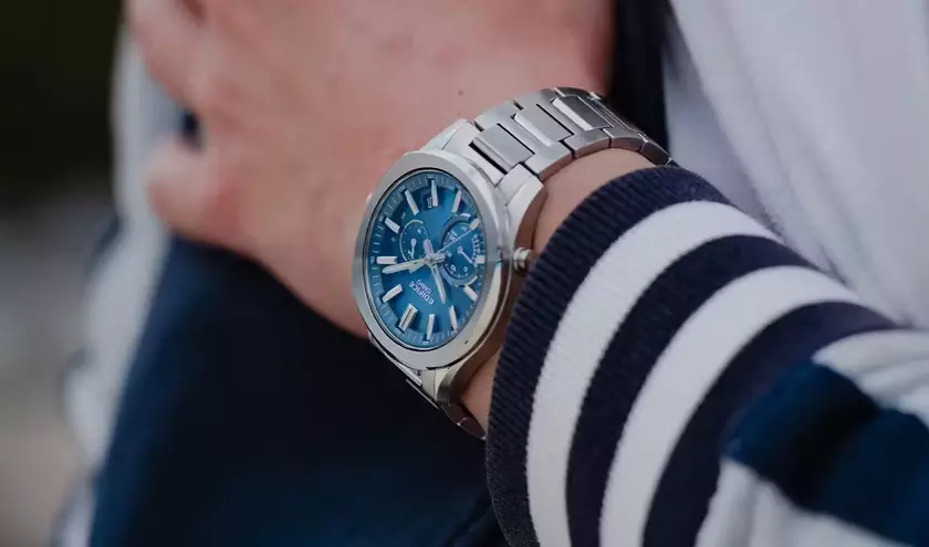 Новая эра технологий: Casio Edifice EQB-1300 со стильным синим циферблатом