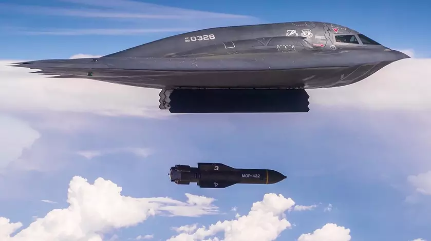 ВВС США показали боевой вариант самой мощной в мире неядерной бомбы GBU-57/B MOP для ядерных бомбардировщиков B-21 Raider, B-2 Spirit и B-52H Stratofortress