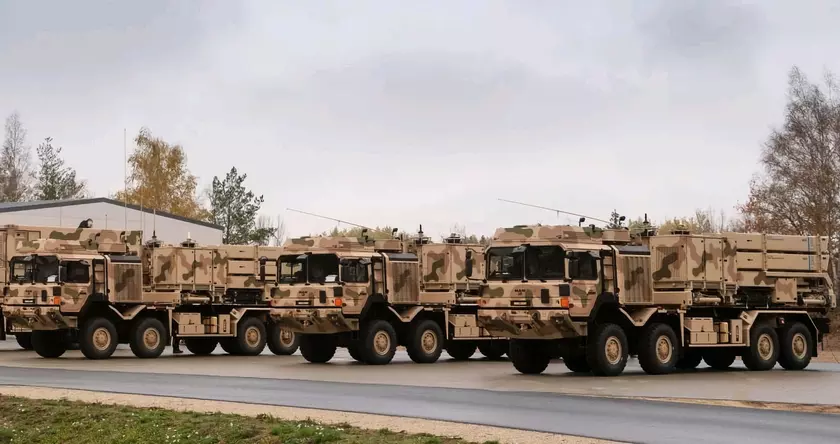 Ракеты для ЗРК IRIS-T, бронированная техника и снаряды для артиллерии 155 мм: Германия передала Украине новую военную помощь