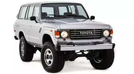 Toyota brings the classic Land Cruiser back to life with a modern V6 engine from Tundra