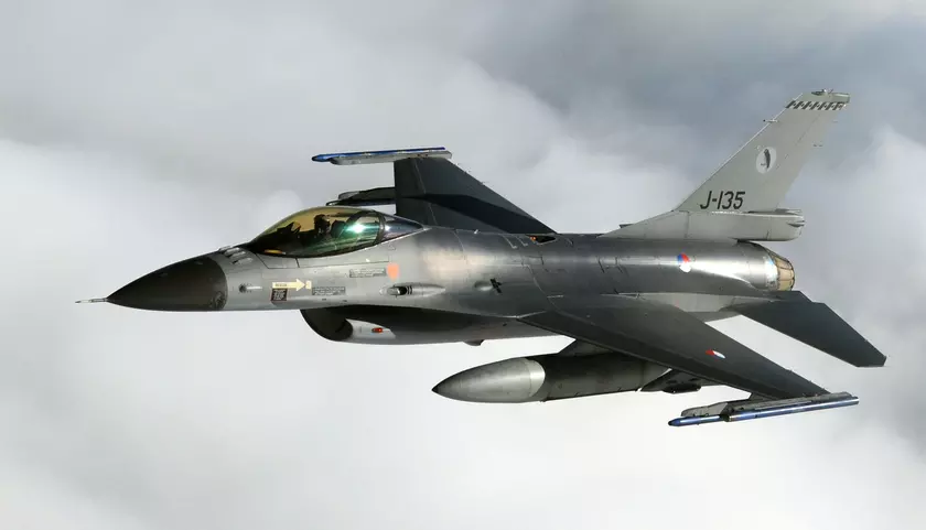 Украинские пилоты смогут проходить обучения на американских истребителях F-15 Eagle и F-16 Fighting Falcon.