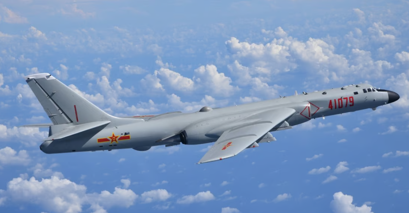 Китай впервые официально подтвердил, что ядерные бомбардировщики H-6K в 2018 году летали вокруг Тайваня под покровом ночи