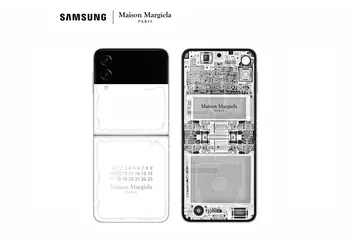 Samsung and Maison Margiela presented a special version of the Galaxy Flip 4 clamshell
