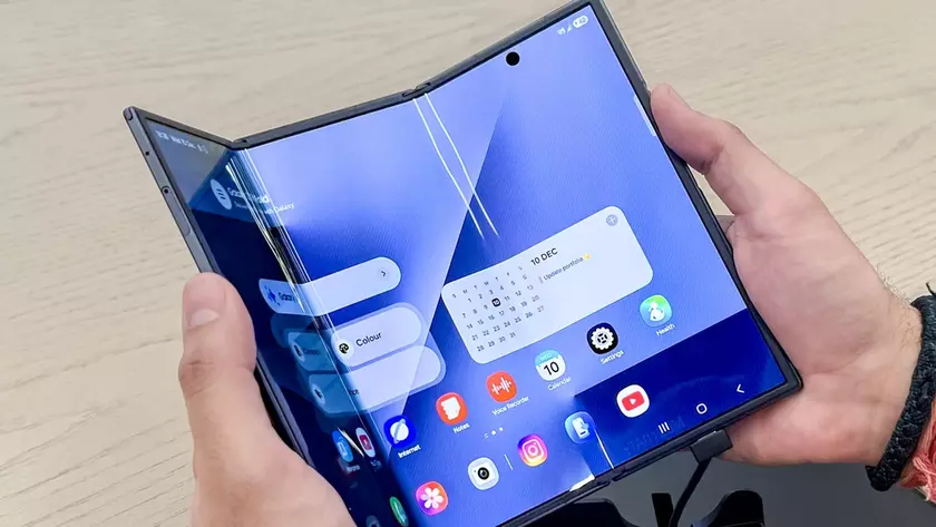 Unfolding the Future: Samsung's Galaxy Z Trifold Revealed