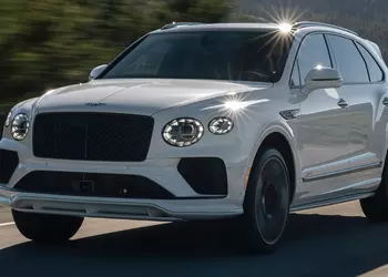 The fastest Bentley Bentayga has lost four cylinders but learnt to drift at the touch of a button