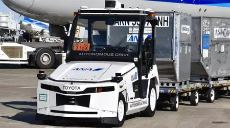 Безпілотні тягачі Toyota почали перевезення багажу в найбільш завантаженому аеропорту Японії