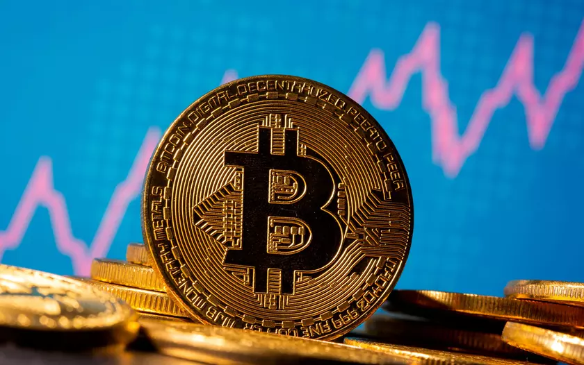 Bitcoin рвётся к рекорду – цена уже превысила $62 000