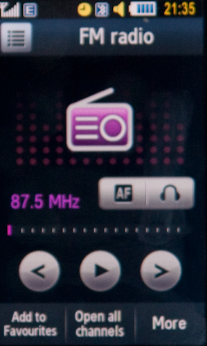 samsung_s8300_radio.jpg
