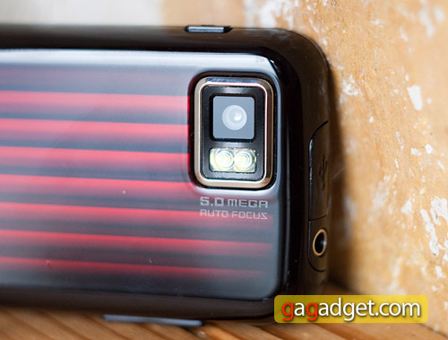 samsung_s8000_cover_camera.jpg