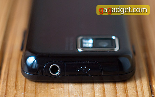 samsung_s8000_jack0.jpg