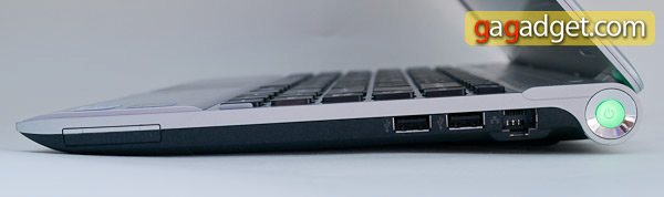 vaio_y_right.jpg