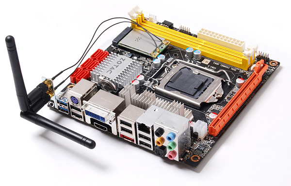 zotac_h55itx_02.jpg
