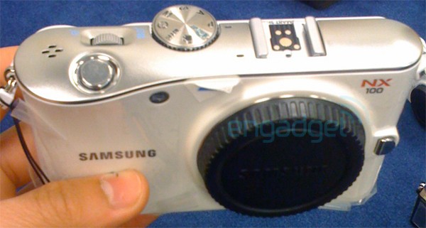 samsung-nx100-hed-rm-eng.jpg