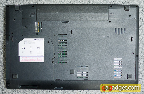 msi_cr650_bottom.jpg