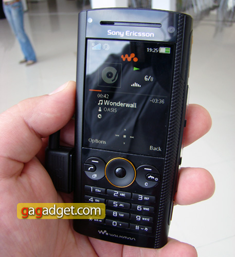SonyEricssonW902.jpg
