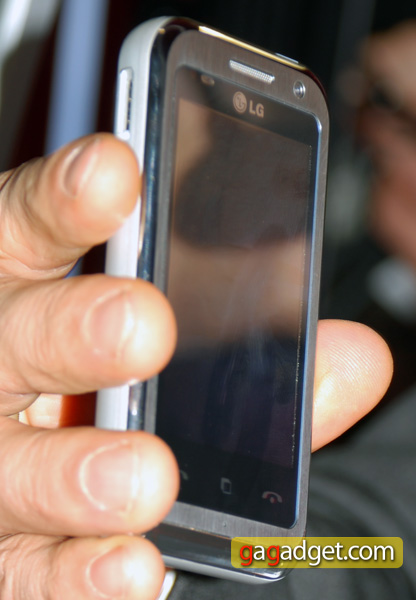 LG_ArenaKM900_3.jpg