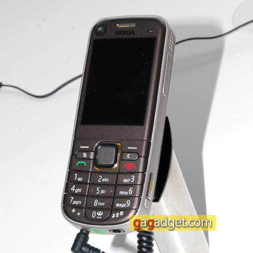 Nokia6720classic_1_0.jpg