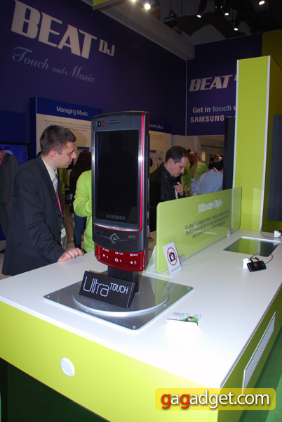 SamsungUltraTouchStand02.jpg