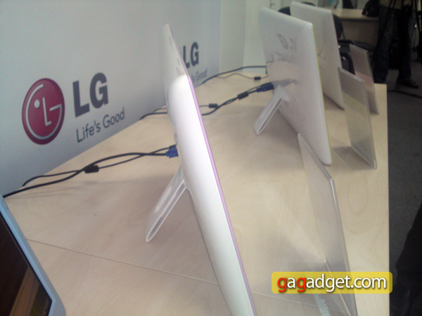 LG_W30_2.jpg