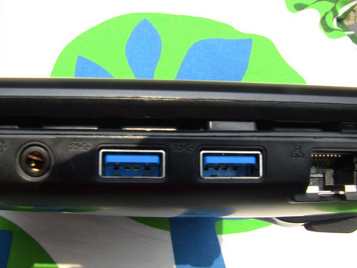 ASUS_EeePC1215_03.jpg