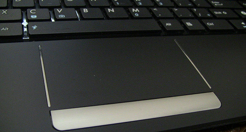 ASUS_EeePC1215_04.jpg