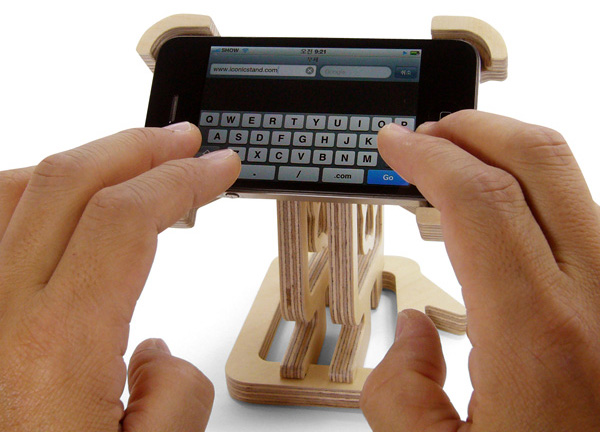 ICONICSTAND_04.jpg
